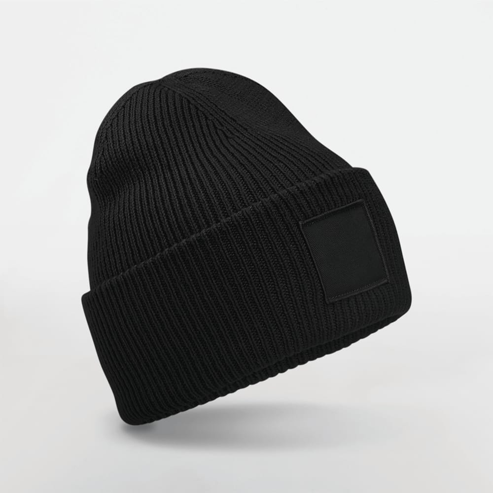 Gorro con dobladillo ancho y parche a tono