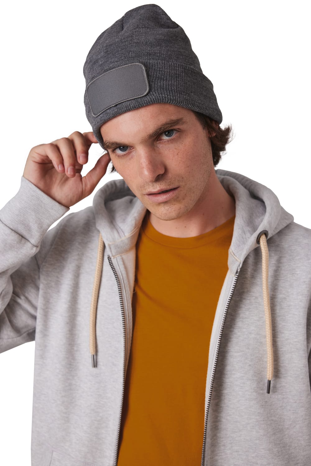 Gorro reciclado con parche y forro