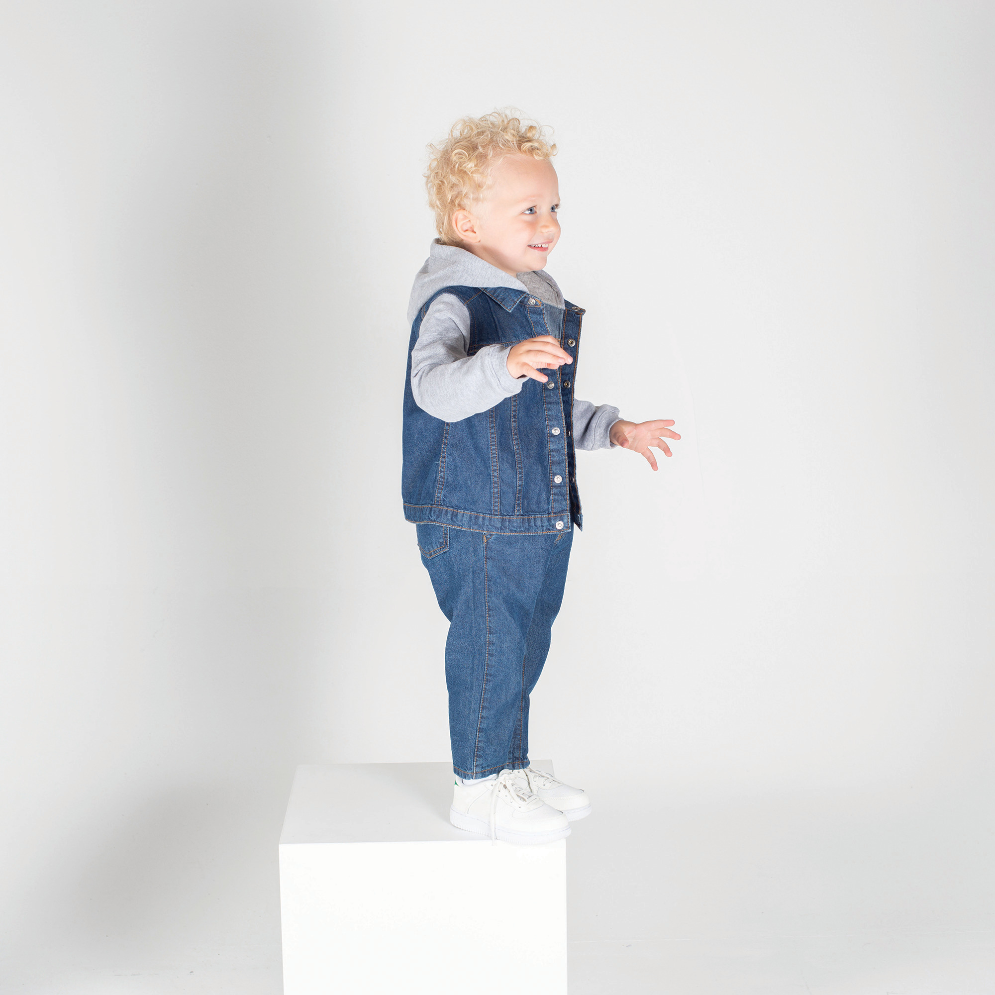 Chaqueta vaquera con capucha niños
