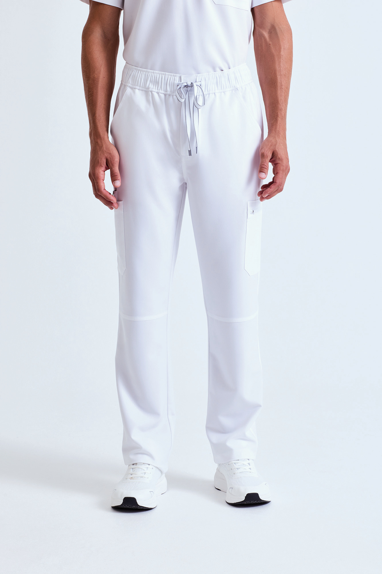 Pantalón tipo cargo elástico hombre