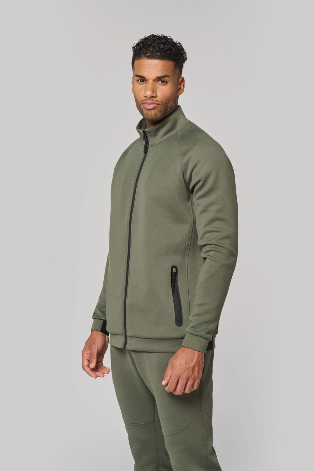 Chaqueta cuello alto hombre