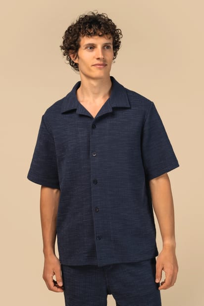 Camisa texturizada de manga corta para hombre